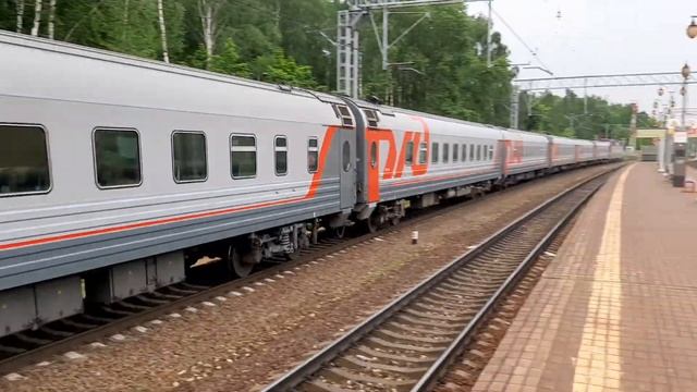 ЧС7-272 с пассажирским поездом на о.п. Яуза