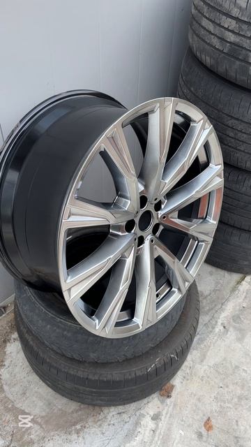 Покраска дисков BMW X7 в Минске в яркий Алюмохром