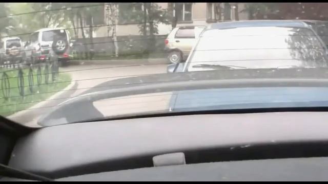 Неадекватные бабы за рулем