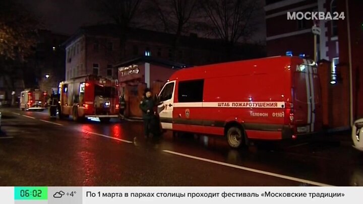 В Москве ночью тушили пожар в банном комплексе