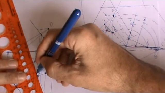 Teorema de Steiner a partir de Desargues en diédrico: 2 casos distintos