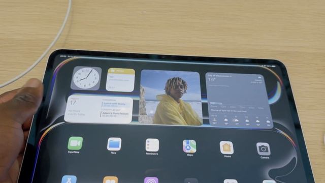 Apple M4 iPad Pro - Hands-On & First Look!