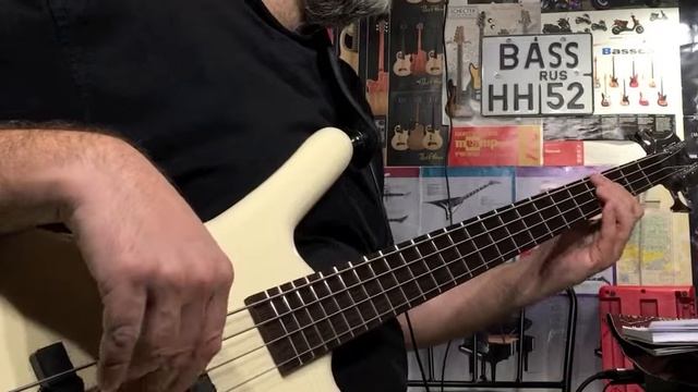 Quincy Jones, James Ingram-"One Hundred Ways" (bass cover)