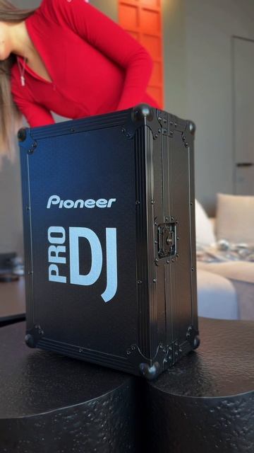 Это не распаковка новой косметики, это распаковка PIONEER DJM-A9 и PIONEER CDJ-3000🍩
