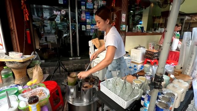 Красивая девушка из Бангкока продает кофе каждое утро - Тайская уличная еда