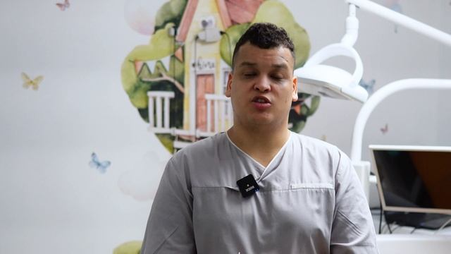 Визитка детского стоматолога: Доктор Бенн.