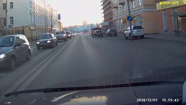 Шустрый гость города. Перекресток.