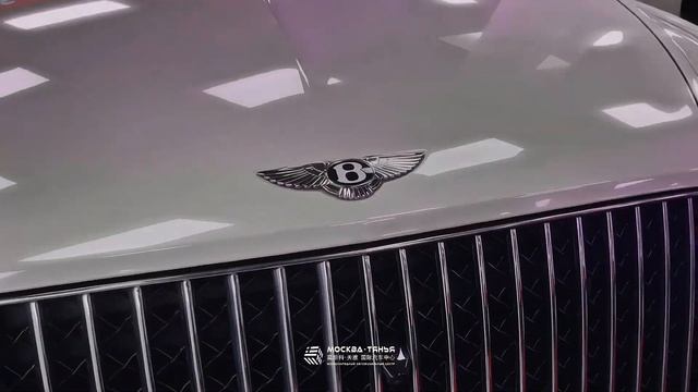 Bentley Bentayga - самый быстрый внедорожник в мире (максимальная скорость - 306 км/ч)