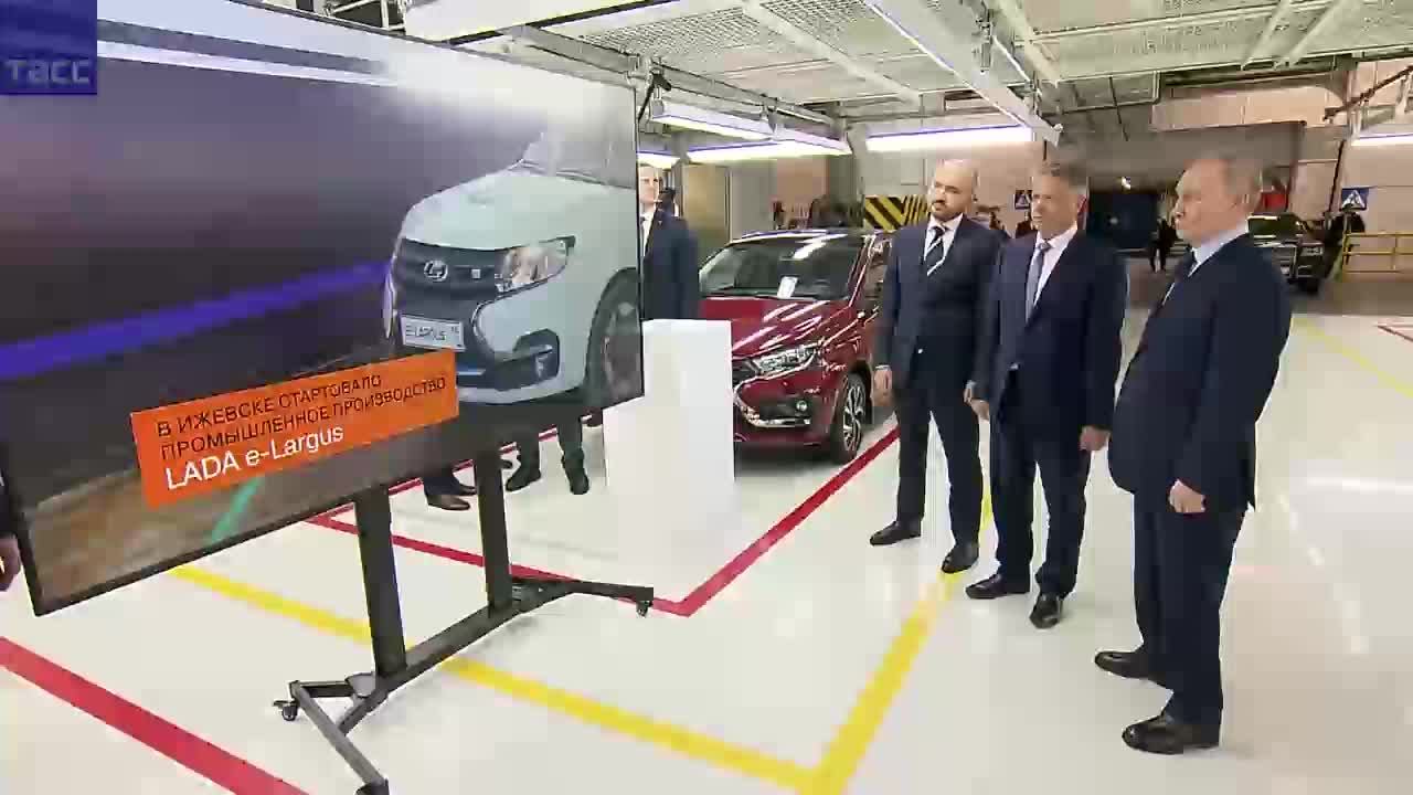 Путин посещает завод "Автоваз" в Тольятти