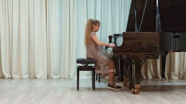 Сапрыкина Василиса. П. Чайковский "Утренняя молитва" из цикла "Детский альбом"; И. Якушенко "Толсты