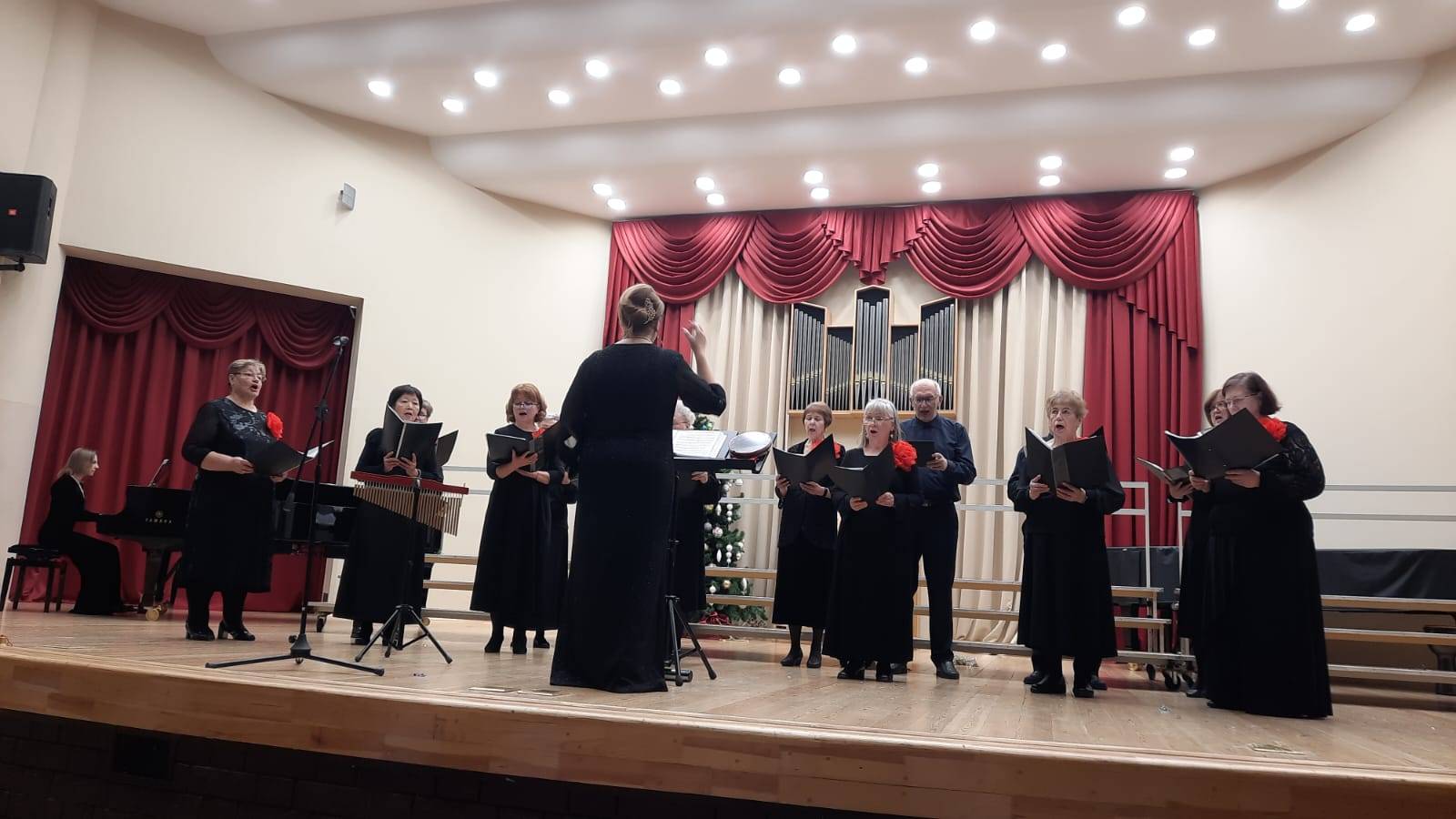 Предновогодний концерт хора "Элегия"
