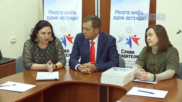 Трудовой отряд главы города работает в архиве