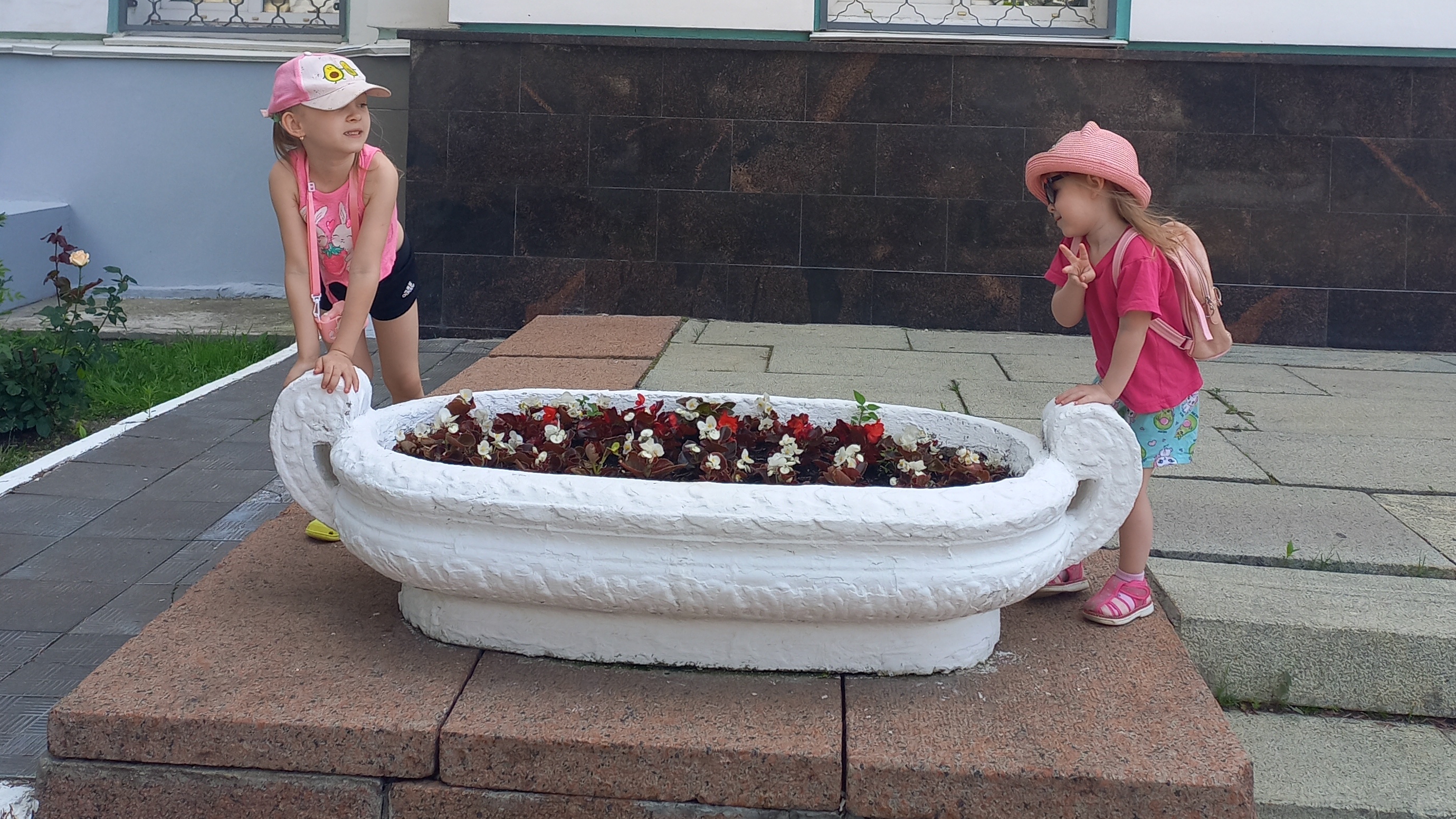 Дети, игры,мультики, танцы, Вика и милана