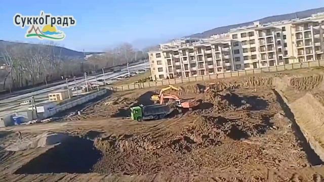 Стройка детского сада в ЖК Кипарис Сукко. Солнечная погода.