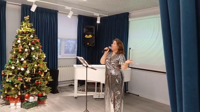 "Одна снежинка ".Исполняет Элеонора Сезнева.