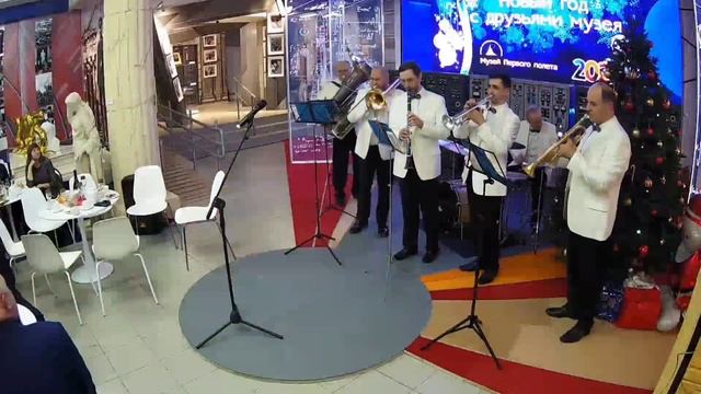 Happy New Year - духовой оркестр