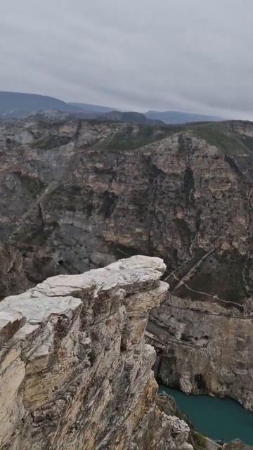 @a_heartfriend Утес Тещин Язык. На Чиркейском водохранилище возле ГЭС #dagestan dagestan