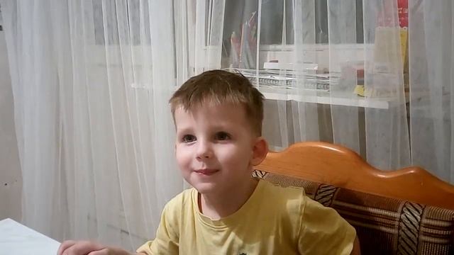 Сеня поет на АНГЛИЙСКОМ ЯЗЫКЕ. Детский Канал Senya