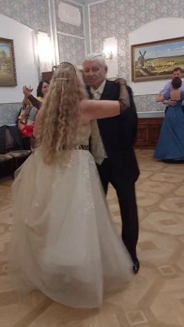 Кружат в вальсе счастливые пары🎊🤩💝💯💥👍👍👍