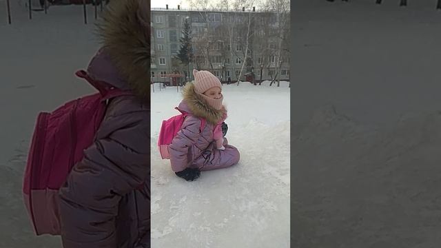 Прогулка с подружкой😘