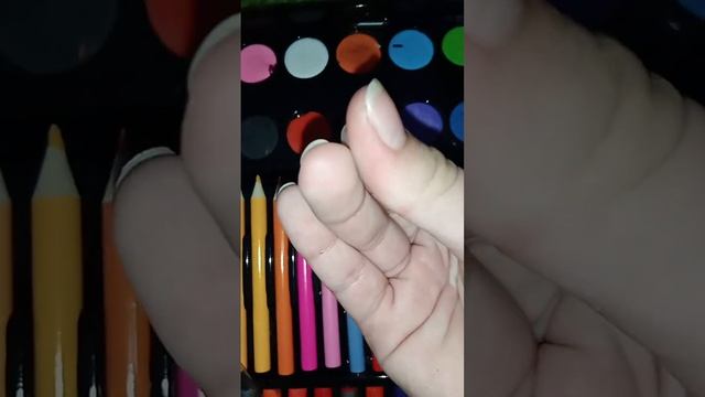 //Открываю наш набор для рисунков, чем мы рисовали в детстве// Я была в шоке от увиденного😲