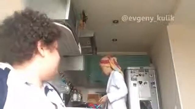 Не бей  лучше иди губу побрей