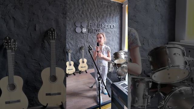 Мирославочкино первое занятие по вокалу.