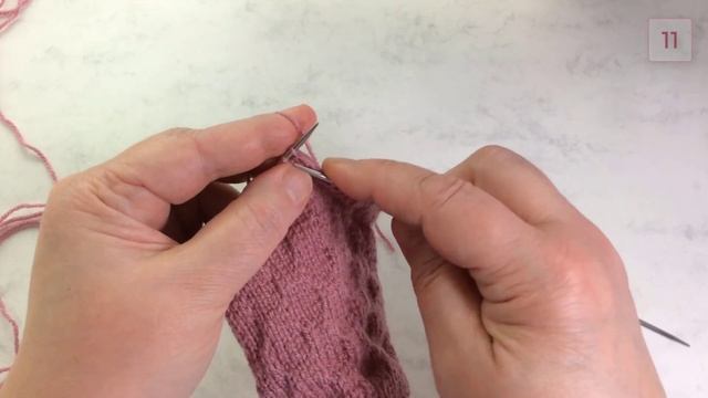 Выпуклые квадраты и прямоугольники на поле из лицевых петель. Slipped Stitches knitting, stokinette