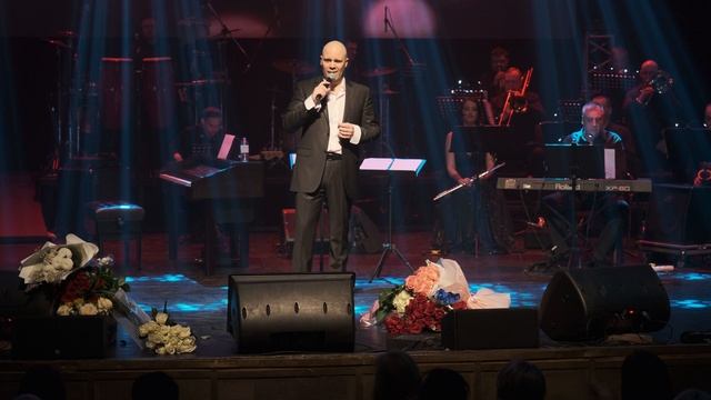 "Люблю тебя" Максим  Дегтерёв (муз.Е.Крылатов; сл. Р.Рождественский)