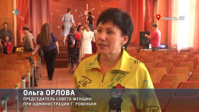 В Ровеньках детям вручили рюкзаки со школьными принадлежностями из Коми
