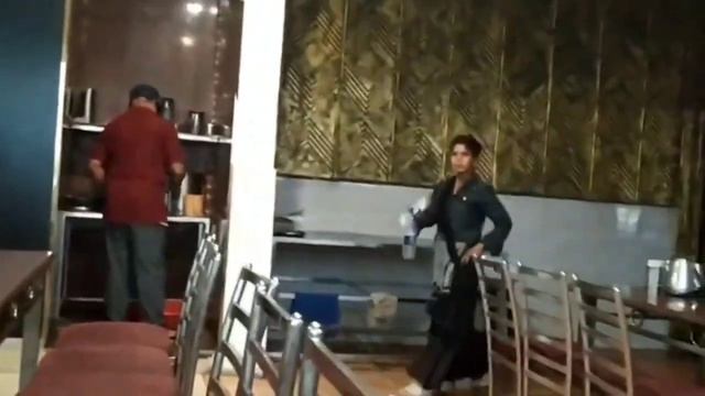Цветы и музыка Индии. Мы ищем ресторан. Медитация в райском уголке Чхиндвары.