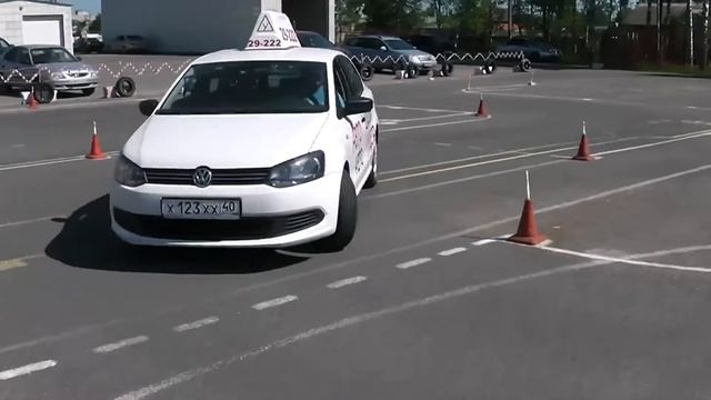 АВТОШКОЛА АВТОЛИДЕР  Упражнение на полигоне  Змейка и поворо