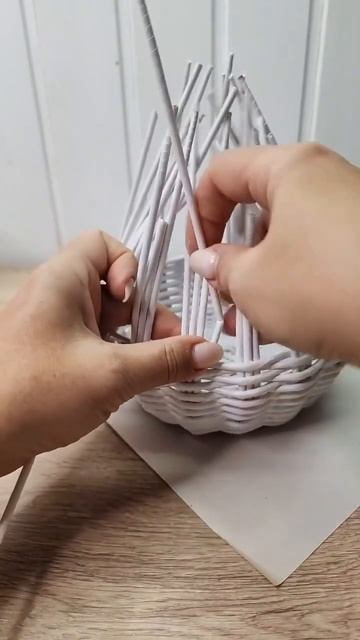 Любым ли лаком можно обрабатывать трубочки ? #бумажныетрубочки #бумажнаялоза