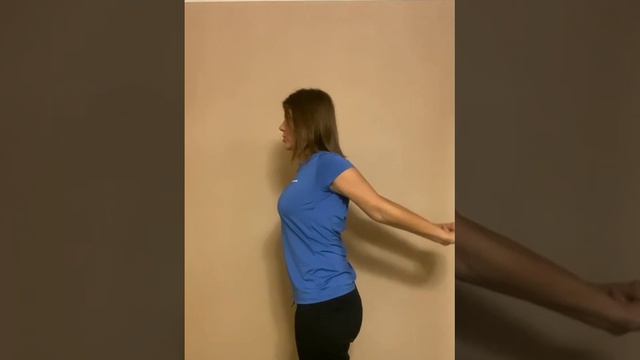 Разрабатываем суставы рук от плечей до пальцев.