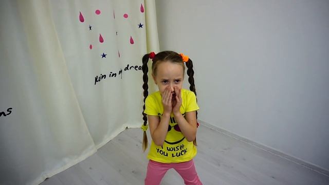 Английский язык для детей играя №12 / Katy pretends to play with mom - New Story Collection for Kid