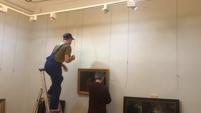 Монтаж выставки из собрания Государственного Эрмитажа