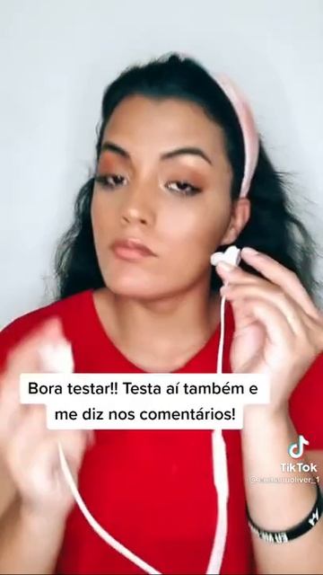dizem que de um lado o fone escuta em inglês e o outro português funciona ❔❔❔❔ 😱😱😱😱😱😱😨😨😨😨😨😨😨