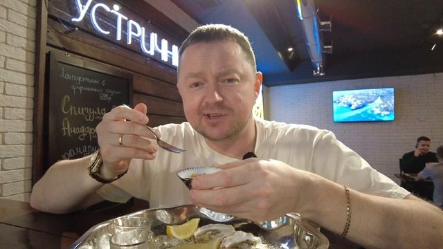 Ем устрицы и анадары в Рыбном Кафе Форельпермь