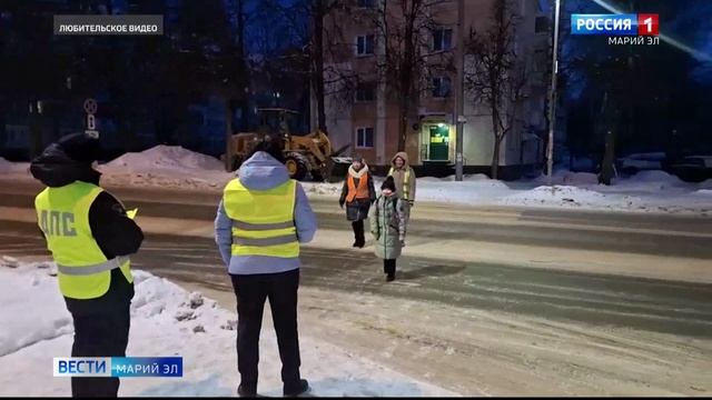 Родительские патрули напоминают детям правила безопасности на дороге у школ Йошкар-Олы