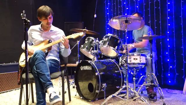 Звучание гитары и ударных / Sound of guitar and drums