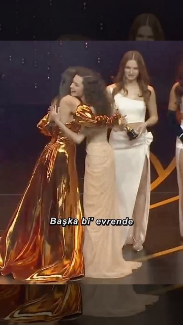 Başka bir evrende Aylin ve Zeynep... 💫 🥰 - #shorts #demetözdemir #suburcuyazgıcoşkun #altınkelebek