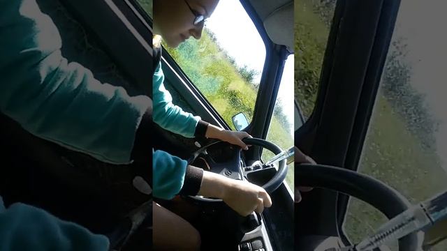 Дочка Оля. Первые уроки вождения .(1)