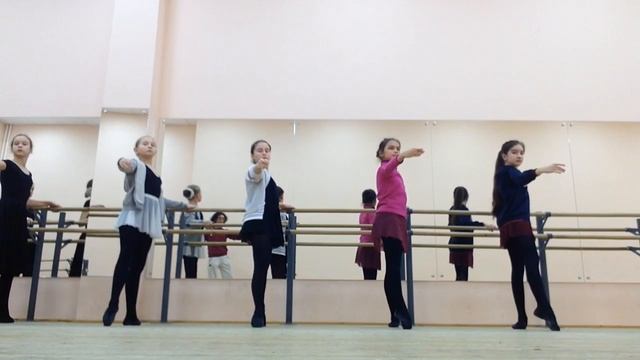 КЛАССИЧЕСКИЙ ТАНЕЦ-ДЕМИ И ГРАНД ПЛИЕ У ПАЛКИ-ШКОЛА СТУДИЯ КАЗАНЬ