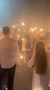 Перекрыли дорогу для танца молодых