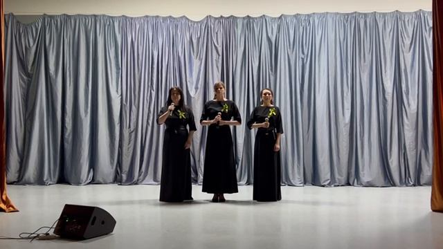 "Ленинградки" 
 Музыка: В. Плешак Слова: М. Дахие
