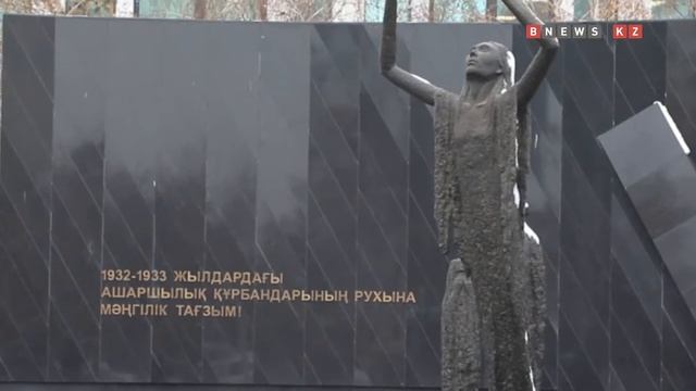 Полиция ищет похитителей статуи мальчика в Астане
