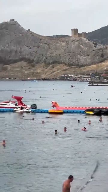 Пляж у Судакской крепости Бархатный сезон 2024