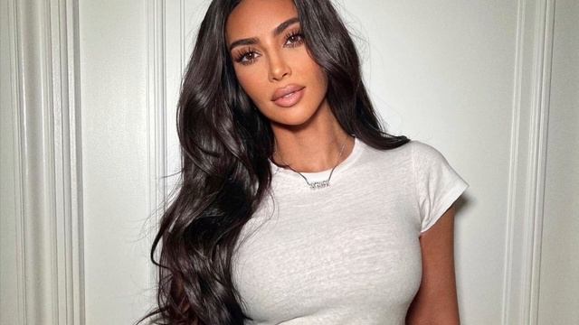 Kim Kardashian Guest Speaker At Harvard Business School Talks Skims With Student