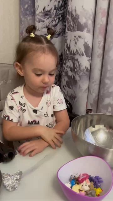Игры с фольгой. 2 года 4 мес.