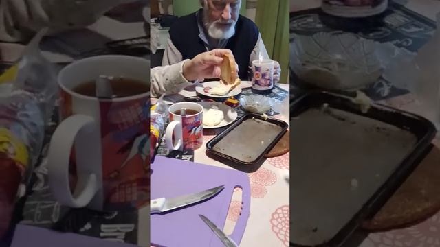 собаки Ка де бо клянчат у стола еду